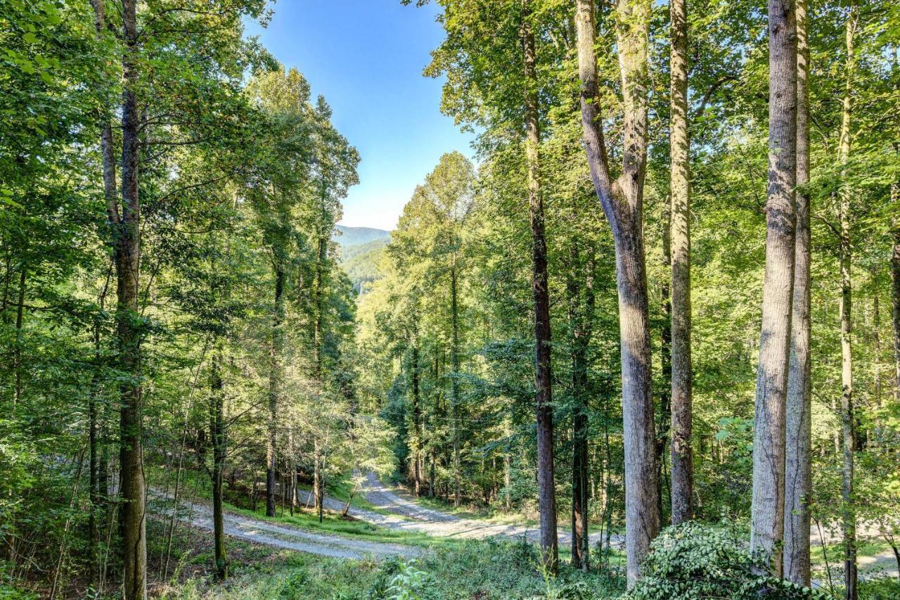 Waynesville Cabin With Covered Deck And Fire Pit! Lake Junaluska Exterior photo