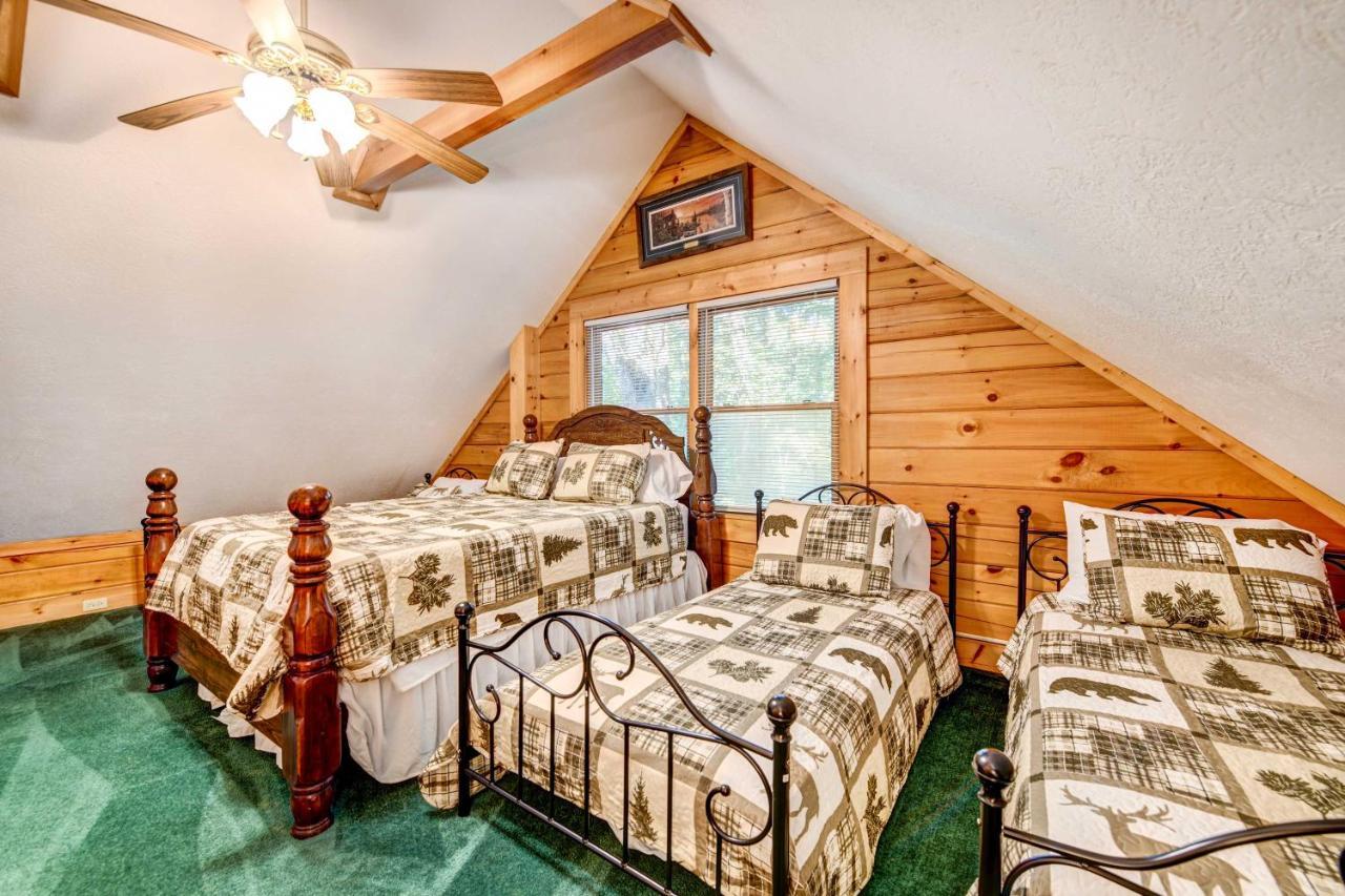 Waynesville Cabin With Covered Deck And Fire Pit! Lake Junaluska Exterior photo